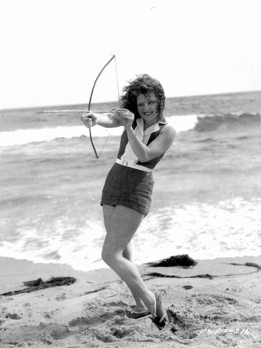 Clara_Bow_Archery