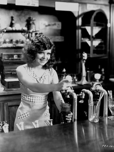 Clara_Bow_Drink