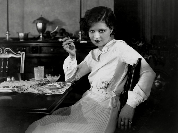 Clara_Bow_Eat-2