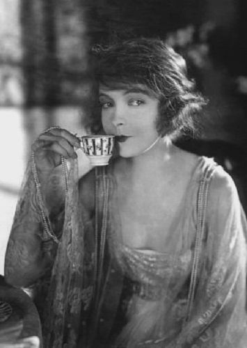 Lillian_Gish_Drink-2