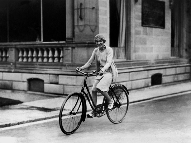 Mary_Pickford_Bicycle-4
