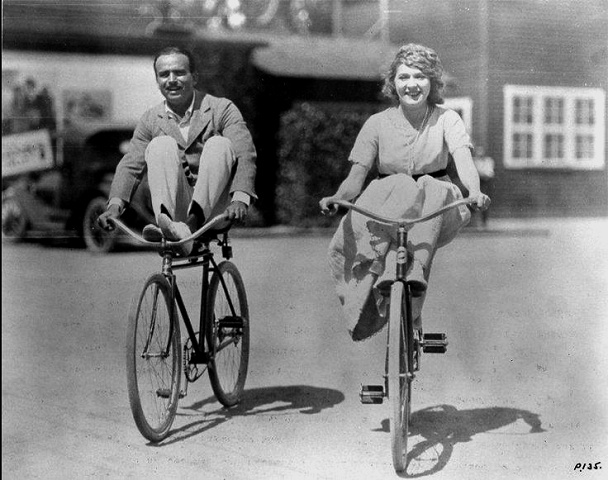 Mary_Pickford_Bicycle-5