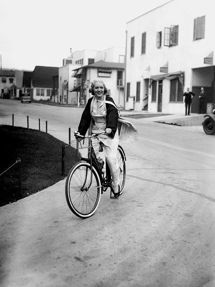 Mary_Pickford_Bicycle