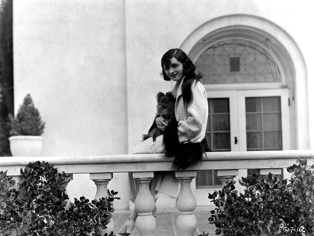 Pola_Negri_Dog-10