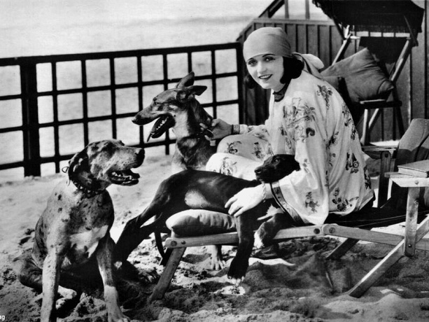 Pola_Negri_Dog-13