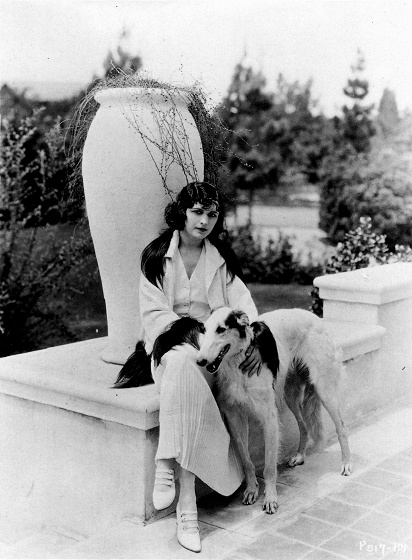 Pola_Negri_Dog-2