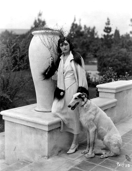 Pola_Negri_Dog-3